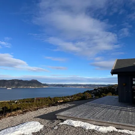 Flott Med Hoy Standard Og Unik Utsikt Holiday home