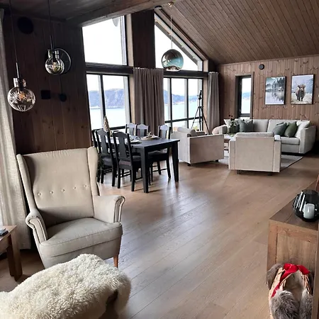 Holiday home Flott Med Hoy Standard Og Unik Utsikt