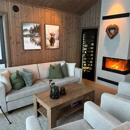 Holiday home Flott Med Hoy Standard Og Unik Utsikt Lensvik