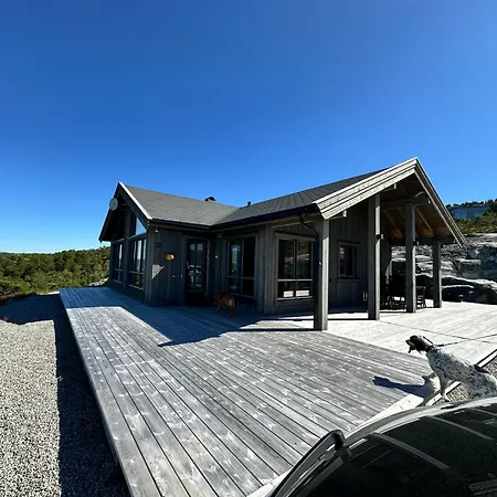 Flott Med Hoy Standard Og Unik Utsikt Holiday home Lensvik